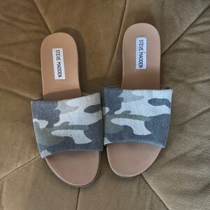 Steve Madden Gray Camouflage Slides size 7